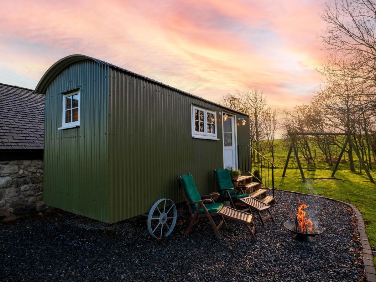 The Pleasant Hut At Mountpleasant Farm Villa Ulverston Bagian luar foto