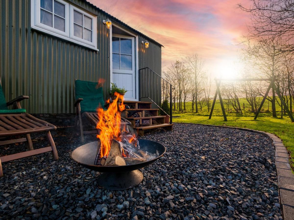The Pleasant Hut At Mountpleasant Farm Villa Ulverston Bagian luar foto